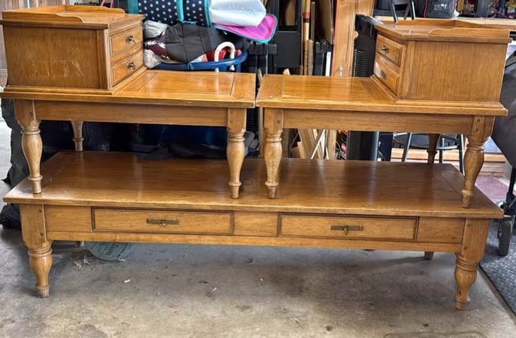 Coffee Table And 2 Sided Tables $40