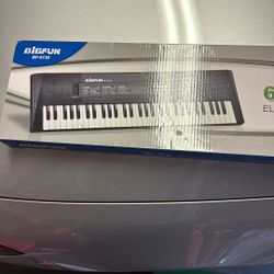 Electronic Keyboard 61 Keys NEW In Box 