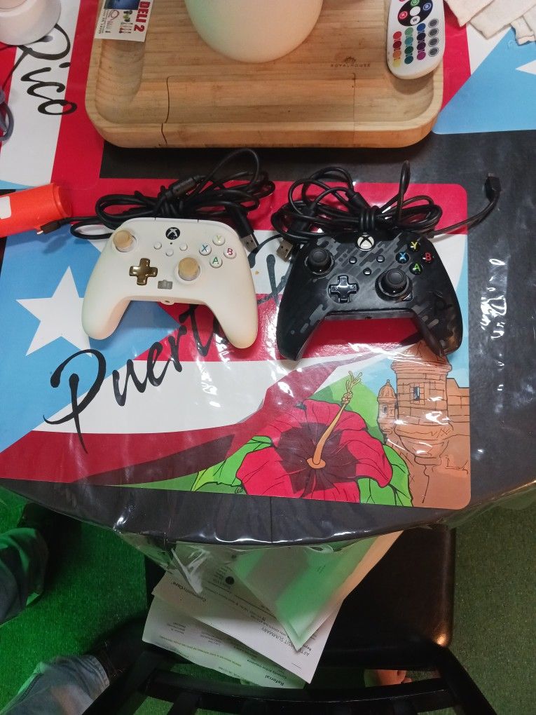 2 Wired Xbox Controllers 