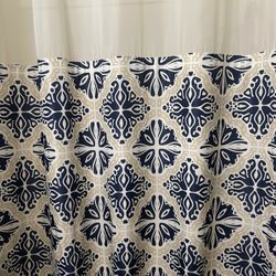 Nice Shower Curtain With See-thru In Person! The only reason I’m selling is because I change bathroom The Picture Does Not Reflect  Window And Snap In