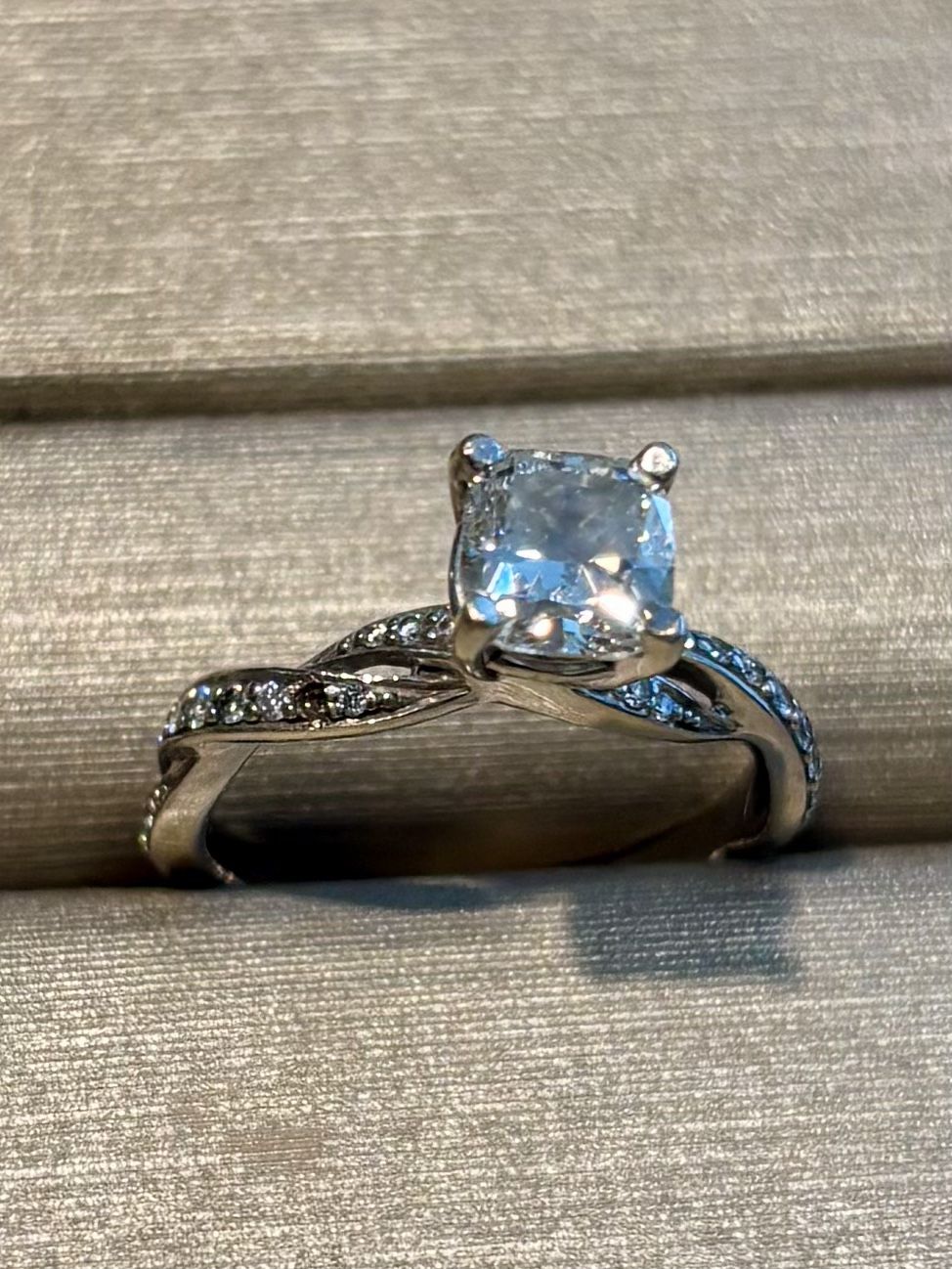 Elegant 1-Carat Cushion-Cut Diamond Engagement Ring – White Gold Setting (Size 6)