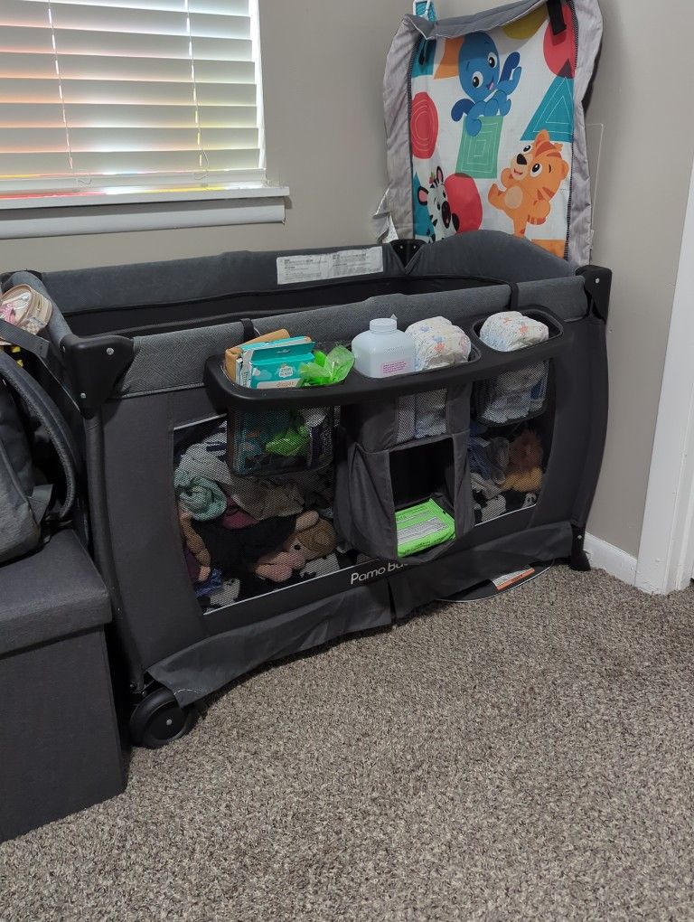 Baby Crib/Bassinet With Mattress