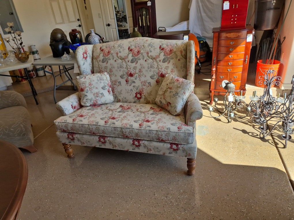 Flower Love Seat