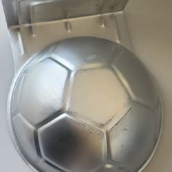 Wilton Soccer Ball 2105-2044 Aluminum Cake Pan Mold 2001 Sports Birthday VTG


