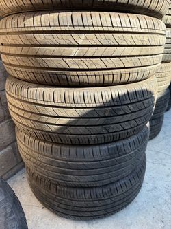 225/60r16 Kuhmo tires en excelentes condiciones de vida las 4