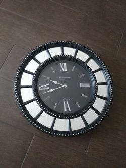 Wall mirror clock
