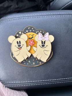 Disney Mickey & Minnie ghost pin