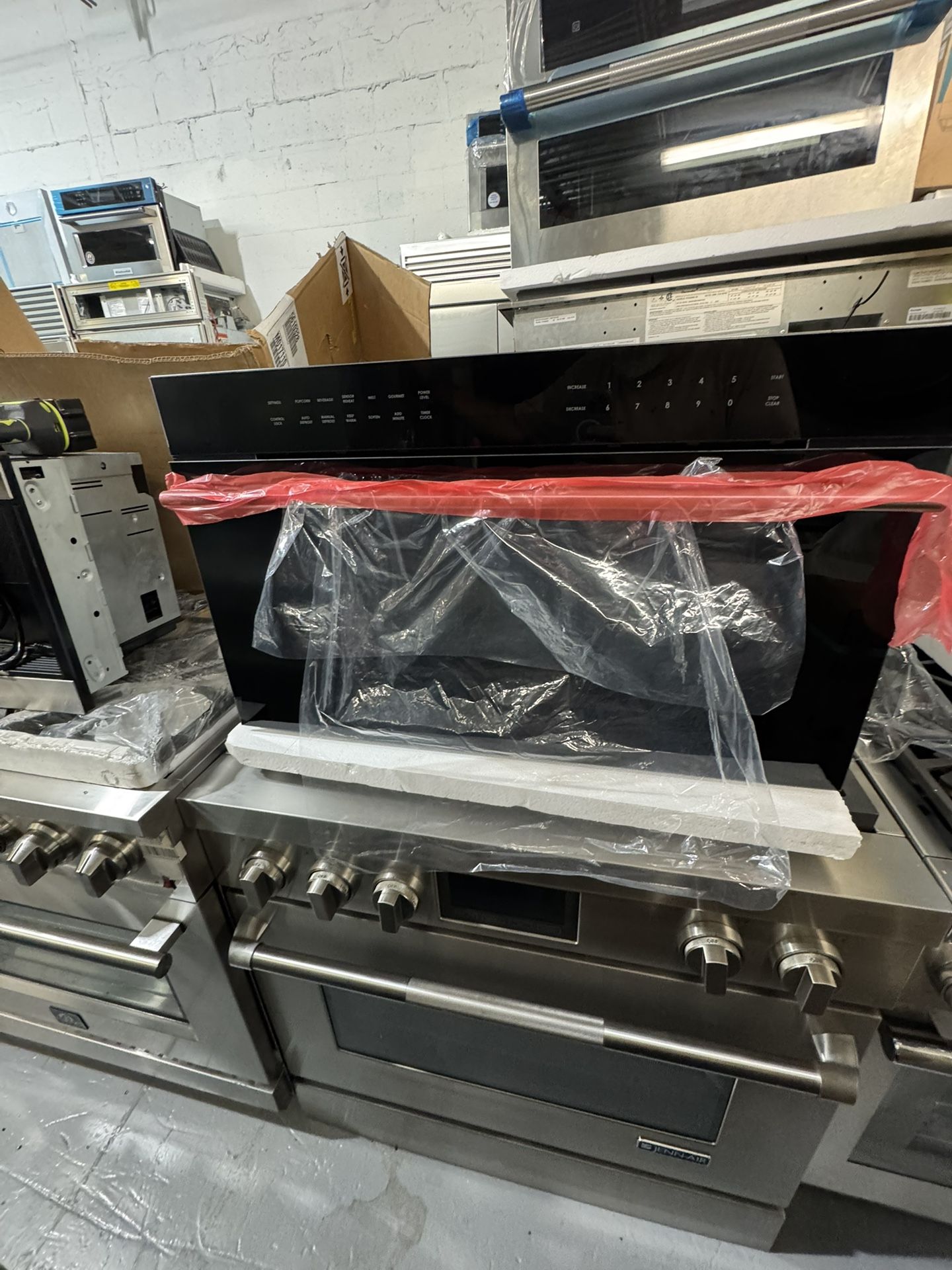 🔥 WOLF 30” M Series Drop-Down Door Microwave – NEW 🔥 Today’s Price: $1,899 Manufactured: March 2025 Model: MDD30CM/B/TH Beautiful high-end Wolf mic