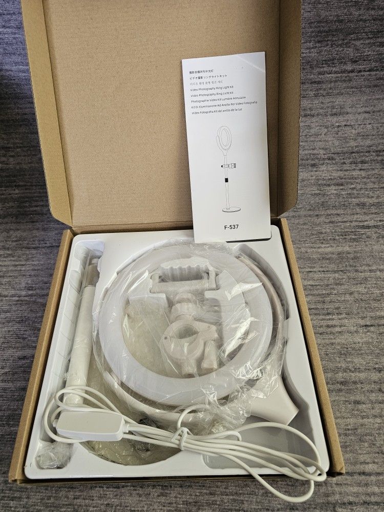 Ringlight, Video/Live/ Photography Ring Light Kit F-537 NEW, WHITE w/cellphone holder.
Pick up only
