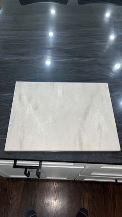 Neutral aggregate cutting board