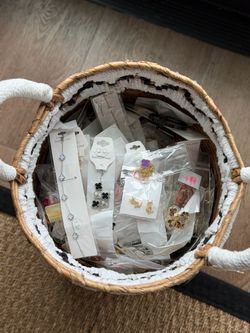 Bulk Fashion Jewelry Lot – 100, 200 or 300 Pieces – Atlanta