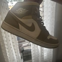 Air Jordan 1 Mid 'College Grey'