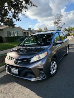 Toyota sienna LE