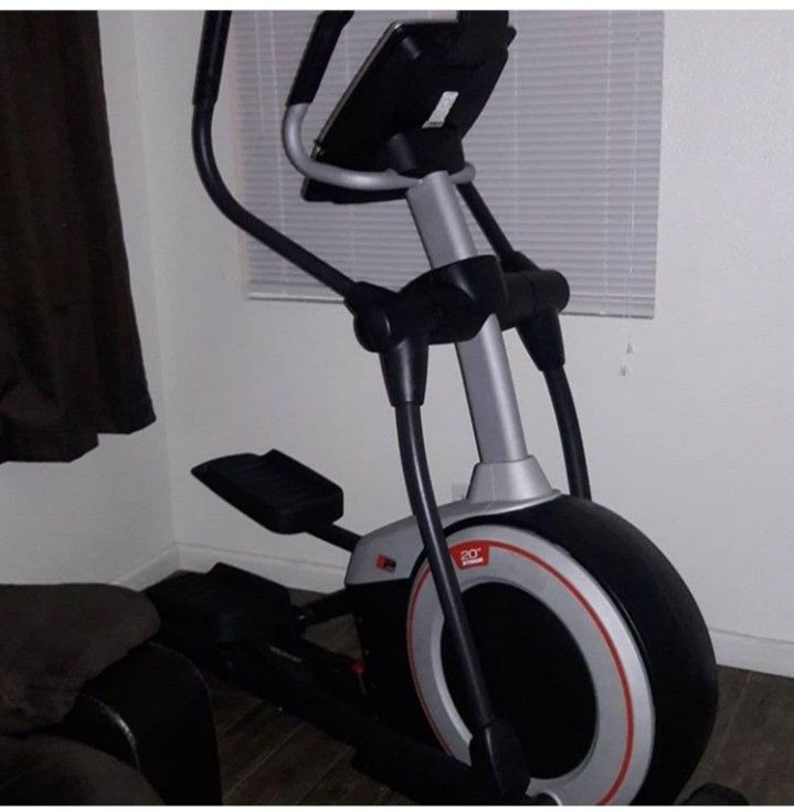 Proform 520 E Elliptical for Sale in Bakersfield, CA OfferUp