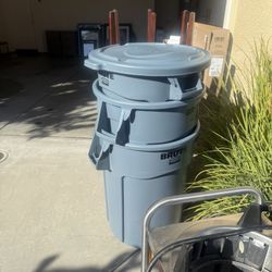 brute 32 gallon trash can