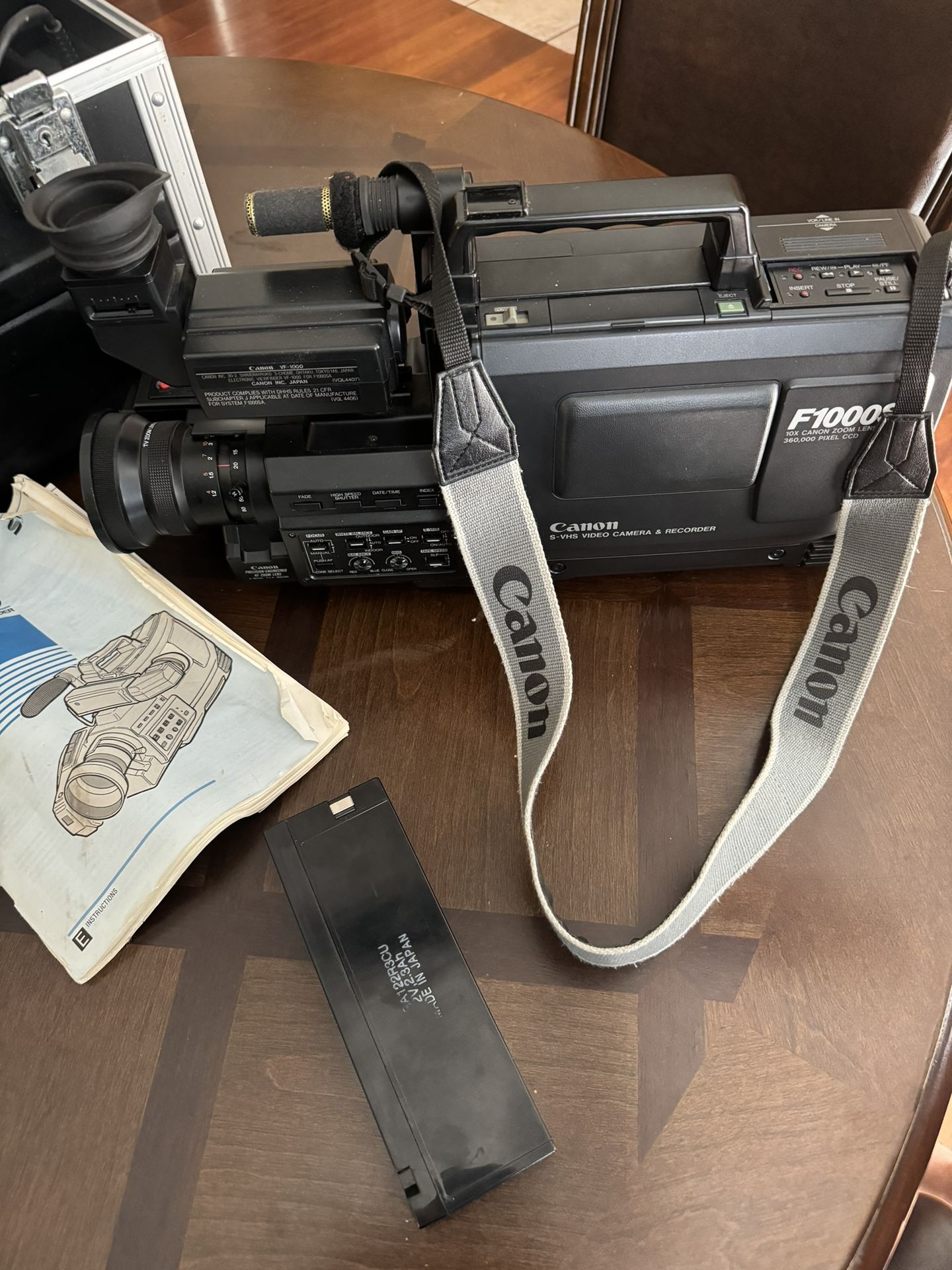 Canon F1000S S-VHS video Camera And Recorder