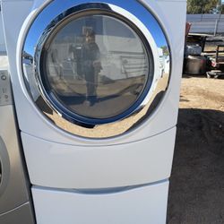 Whirlpool duet washer and dryer set on pedestals