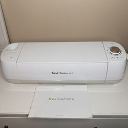 Cricut Machine Bundle (PRICE NEGOTIABLE) 