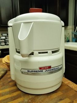 Supreme juicerator juicer