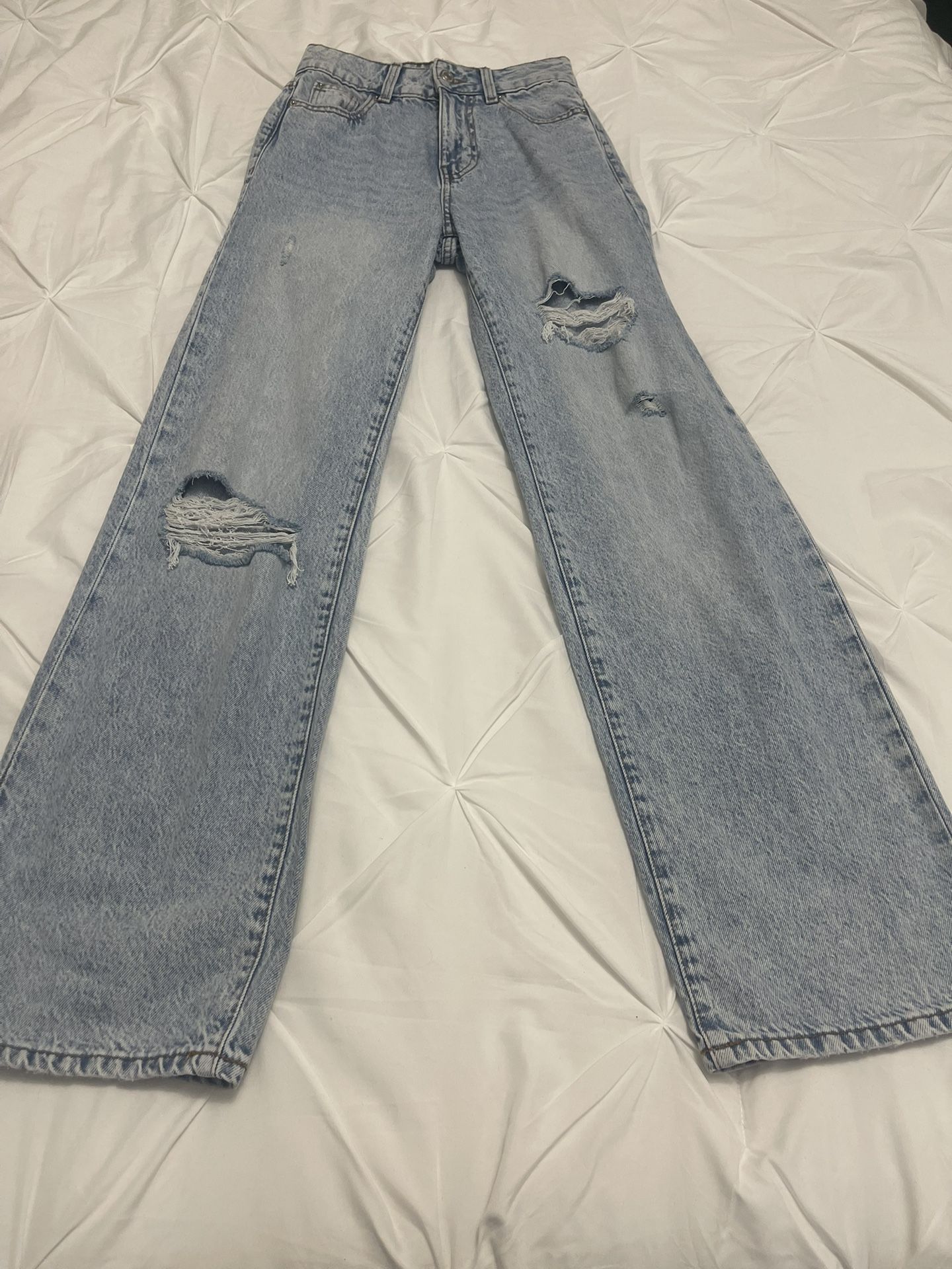 Long Ripped Blue Mom Jeans. BRAND NEW never Worn!
