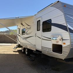 2011 Zinger ZT-250 with solar