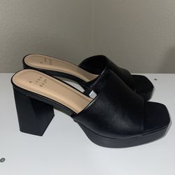 Heels/Sandals/Tennis Shoes 