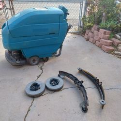 Tennant M5400 Floor Scrubber