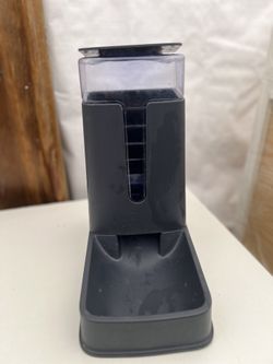 Dog/Cat Food Dispenser