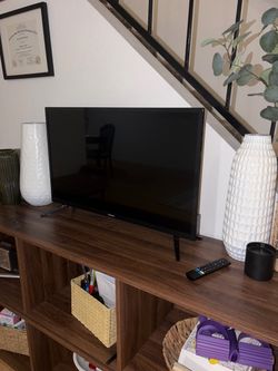 FOR SALE:Toshiba Flat Screen TV with Remote