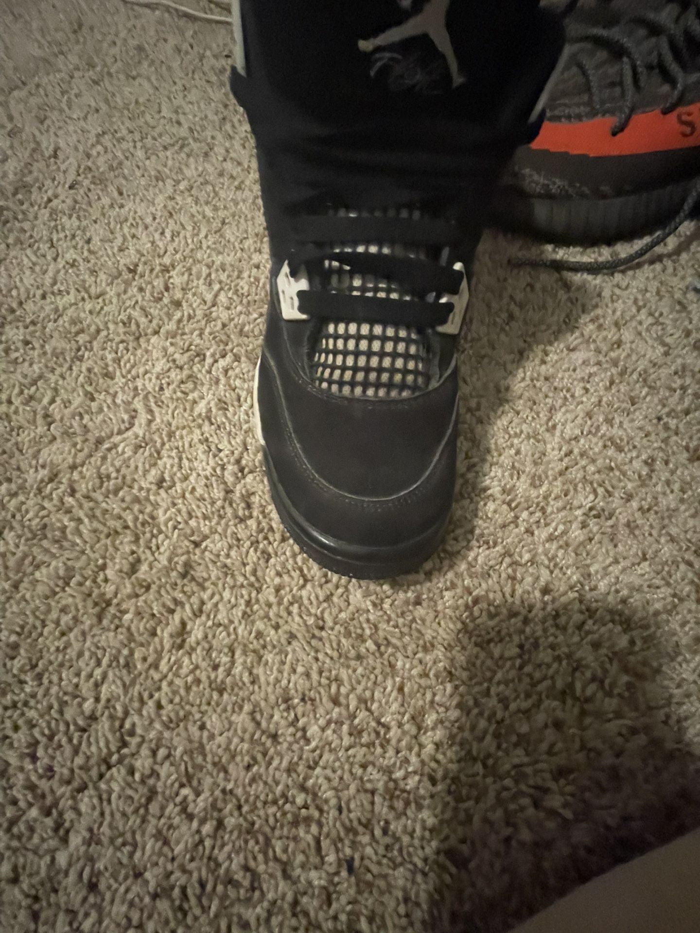 Jordan 4s White Thunders