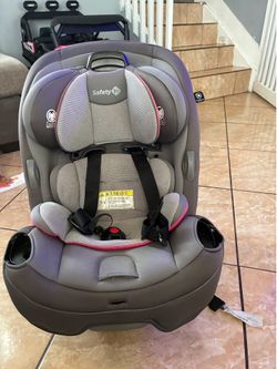 Girl carseat