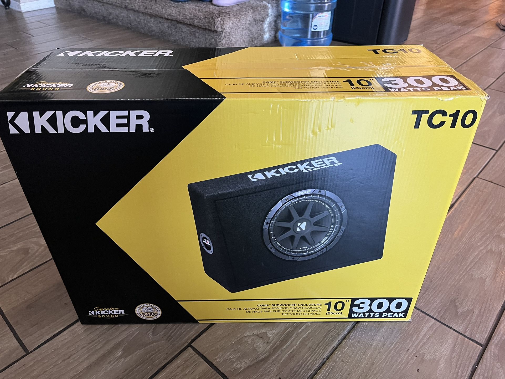 Kicker 10’ And Rockville Amp