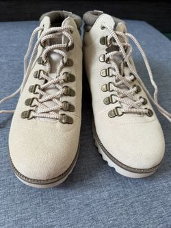 Women’s Lace up Boot