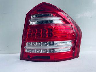 2010-2012 MERCEDES XL64 GL350 RIGHT PASSENGER SIDE TAIL LIGHT LED OEM