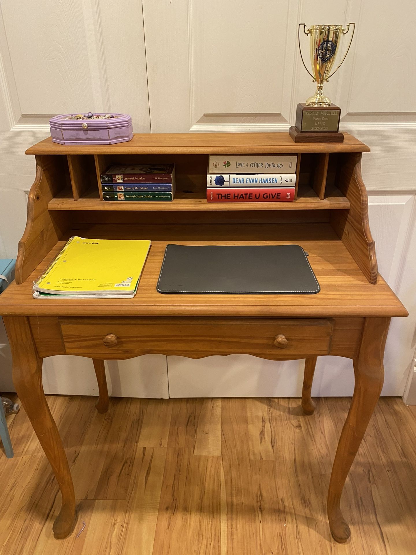 Darling Vintage Pine Desk 32x20x40. Excellent vintage condition.