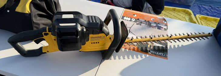 DEWALT 40v   22” trimmer works great no battery no charger 