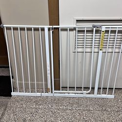 Extra Wide Adjustable Safety Gate / Pet Gate - Fits Openings 29” - 47”