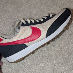 Nike WMNS Daybreak Black Siren Red Pearl White