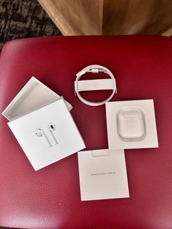 APPLE AIRPODS (2nd Generation) WITH CHARGING CASE