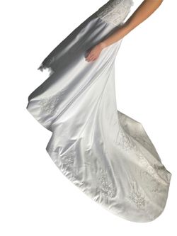 Wedding Dress Size 6 Long 90” Train Thumbnail