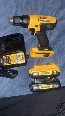 Dewalt drill with 2 batteries 20V
