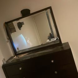 Dresser With Mirror 