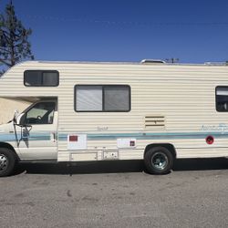 22 ‘FT Ford Jamboree RV