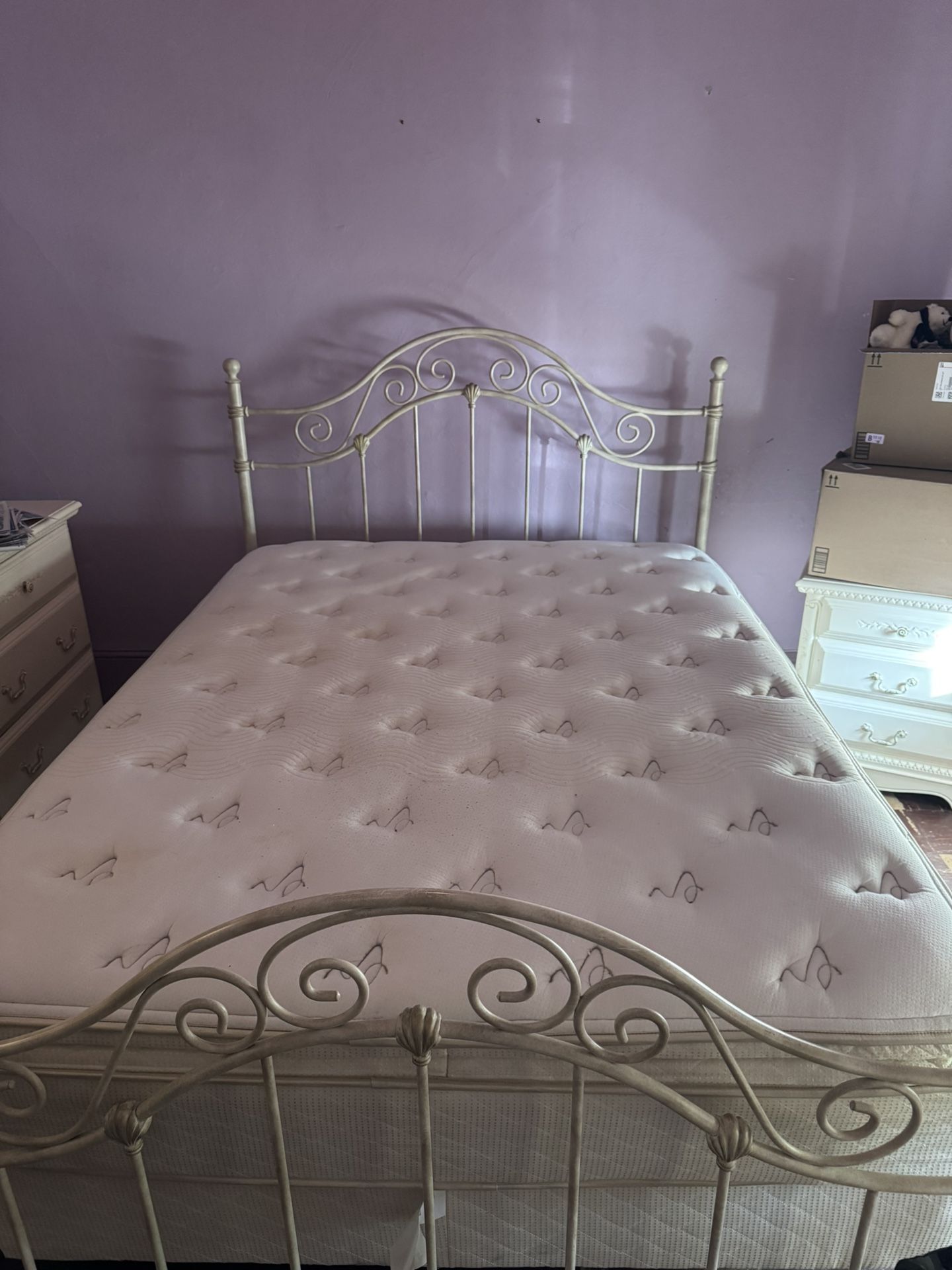 Full Size Bed