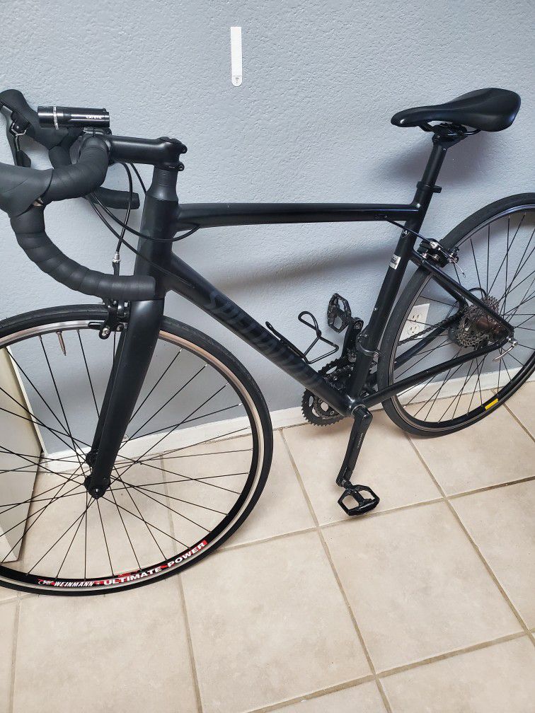 Specialized ALLEZ  Road Bike With Carbon Forks Men Or Women ( Easy To Carry)