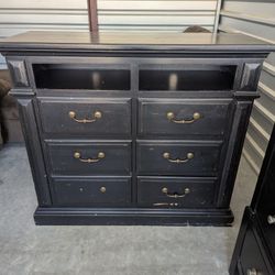 Six Drawers/ Two Cubby Dresser