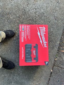Milwaukee M18 vacuum