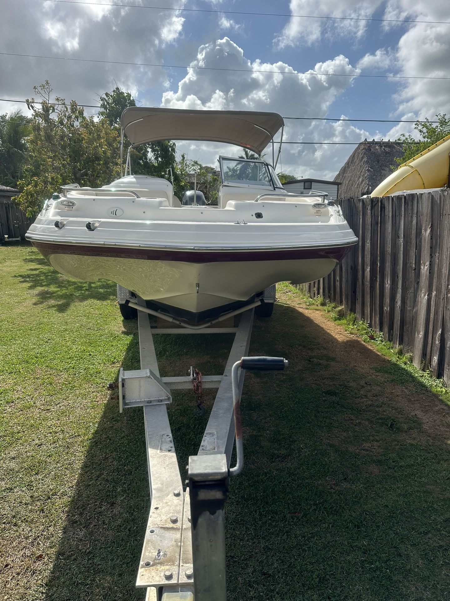 2008 Hurricane Sun deck 21.7