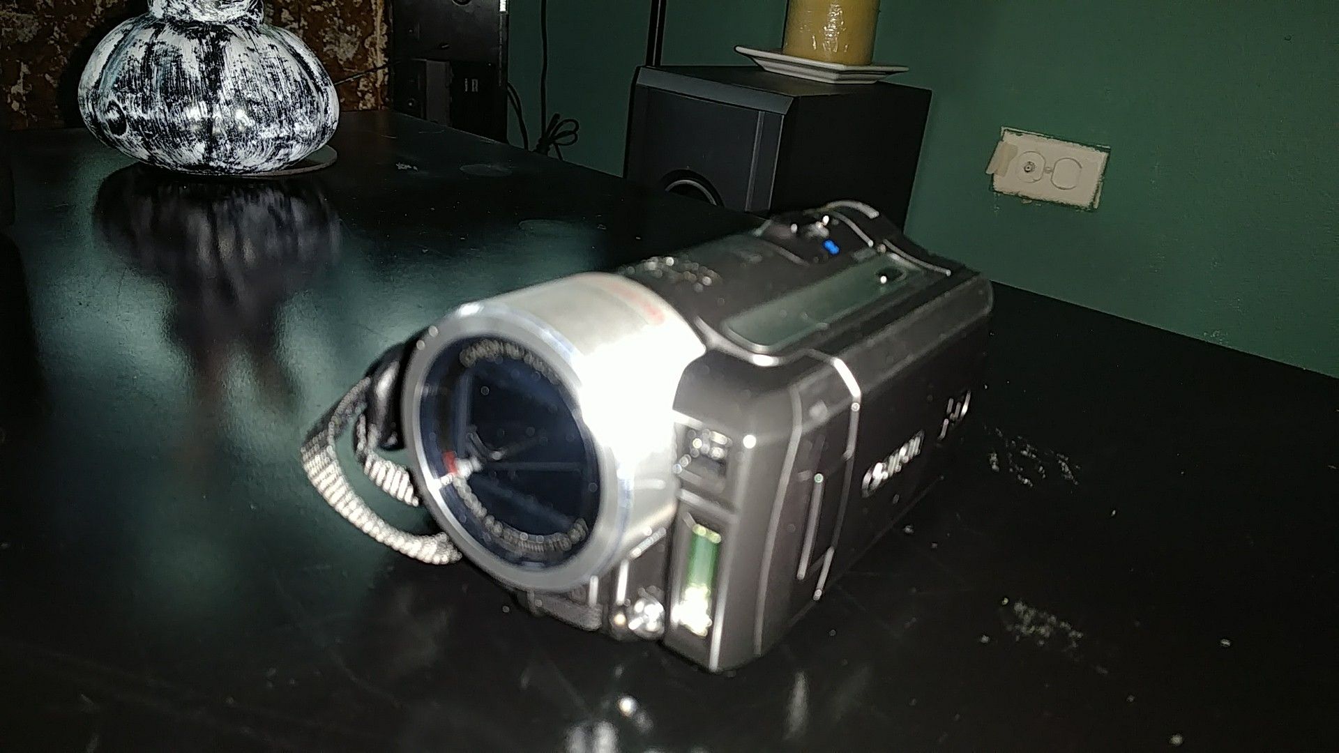 Canon vixia hf100 HD mini hand cam