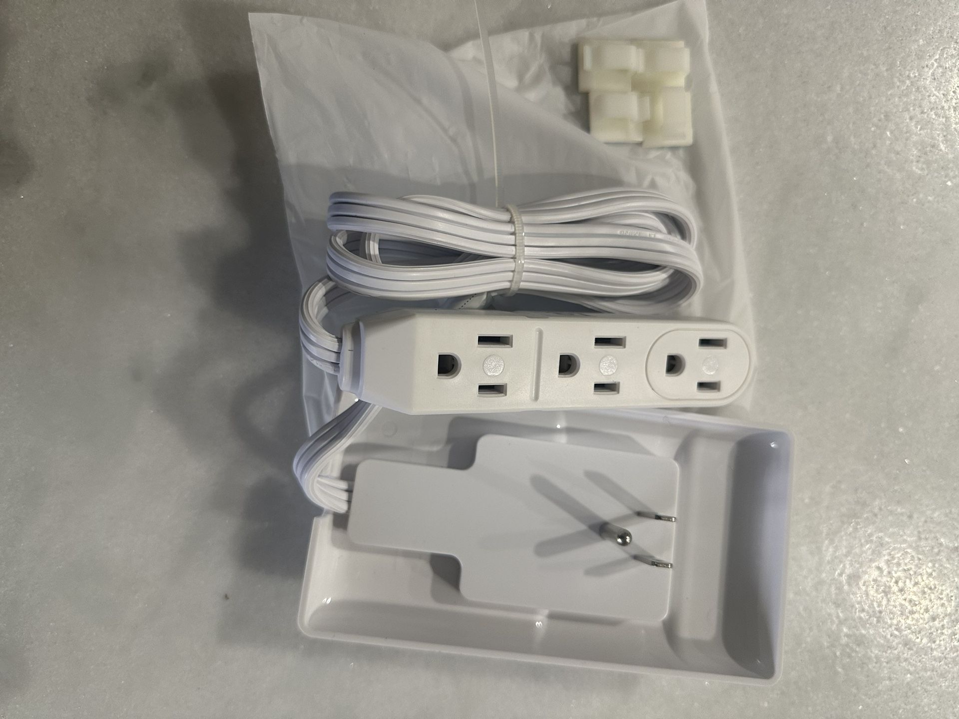 Ultra-mini power strip, Outlet Extender with 3 Receptacles, Ultra-Thin Wall Plate Plug with Cord Extender and 3-Outlet Power Strip, 3ft Cord,